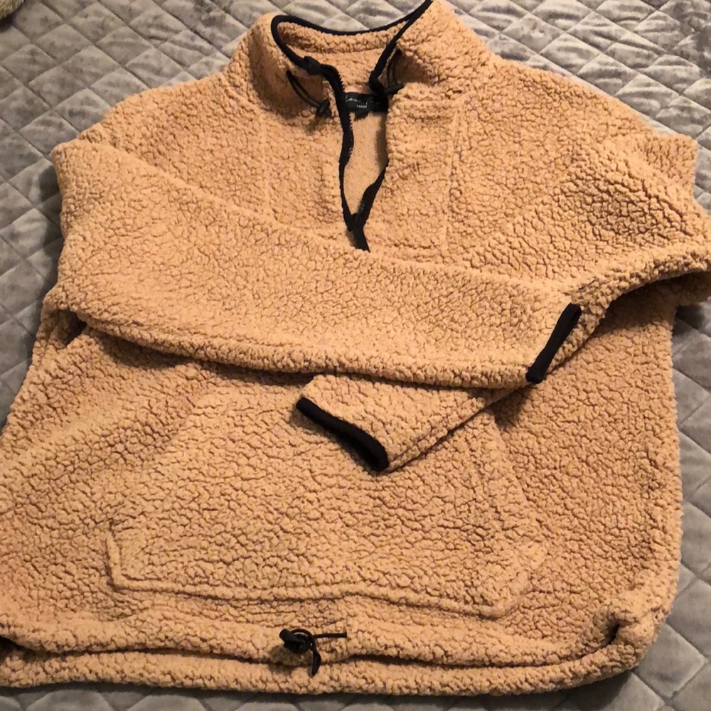 Sherpa pullover size large